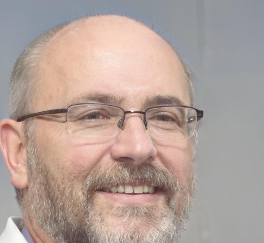 Retrato de Esteban Quirarte, diseñador de sistemas